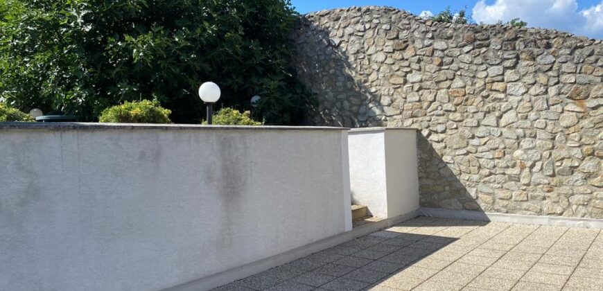 Novší 6 izb. RD Líščie údolie, 3x kúpeľňa, 2x kuchyňa, 4x parking