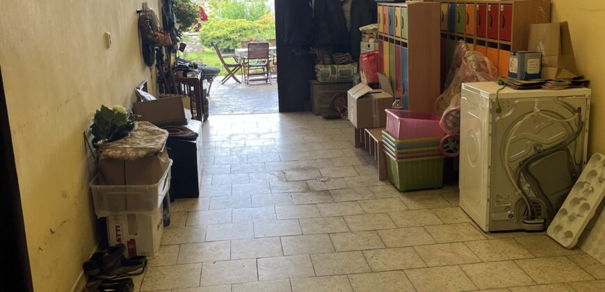 12 izbový RD vo Veľkom Bieli, pozemok 686m2, krytý bazén