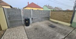 3 izb. RD na začiatku Rajky 5 min. od BA, pozemok 1032m2, letná kuchynka, 3x parking, wellness