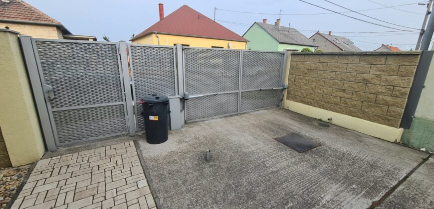 3 izb. RD na začiatku Rajky 5 min. od BA, pozemok 1032m2, letná kuchynka, 3x parking, wellness