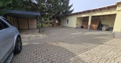 3 izb. RD na začiatku Rajky 5 min. od BA, pozemok 1032m2, letná kuchynka, 3x parking, wellness